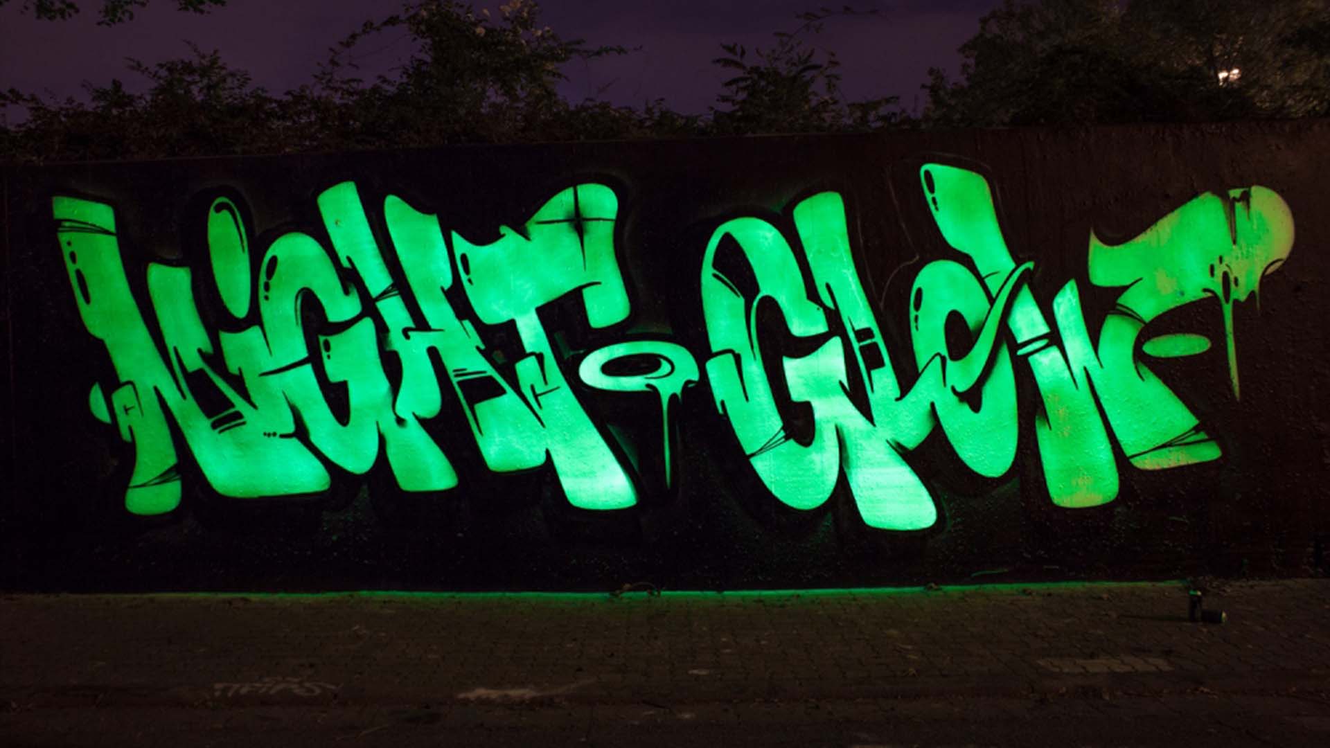 Luminous wall paint