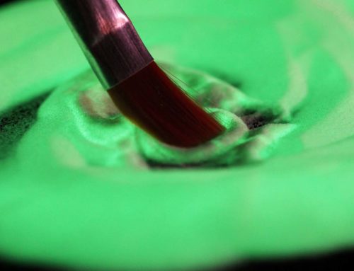 How does glow in the dark pigment work?